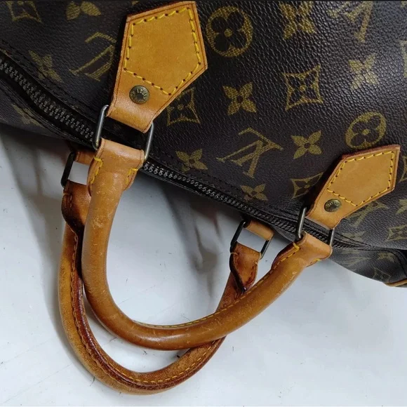 SOLD- Louis Vuitton Monogram Speedy 40 - Picture 4 of 9